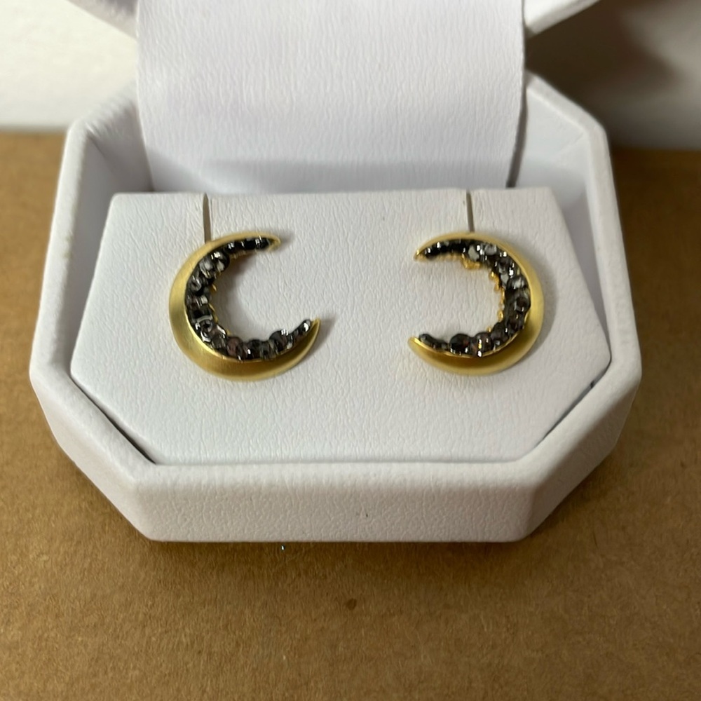 5/$25 NWOT Crescent Moon Earrings